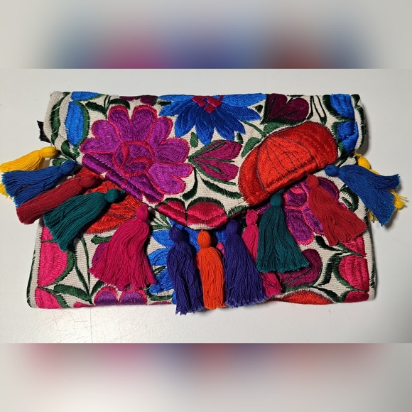 Handbags - Embroidered hand purse
